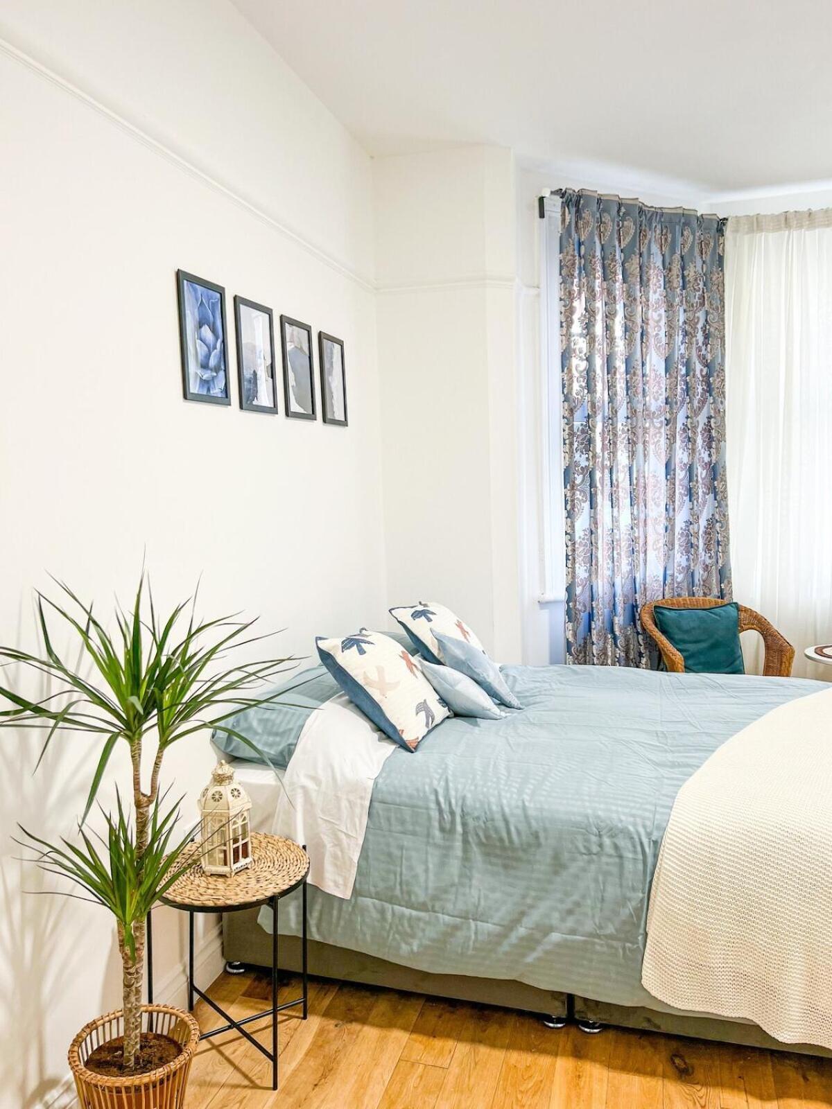Guest house Zozy Happy Land London